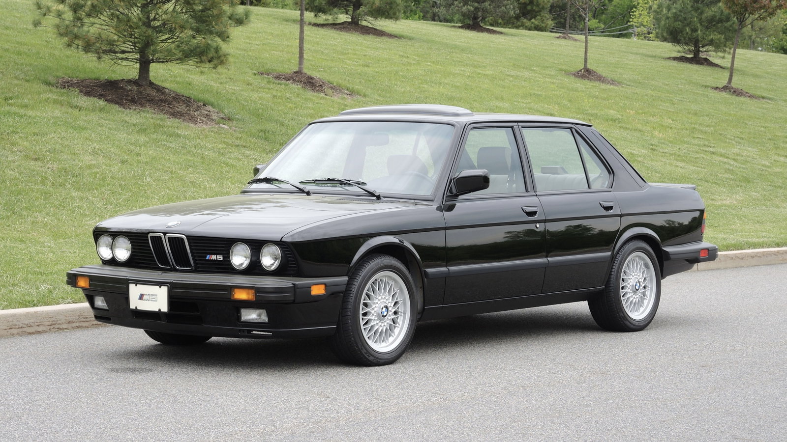 BMW M5 E28