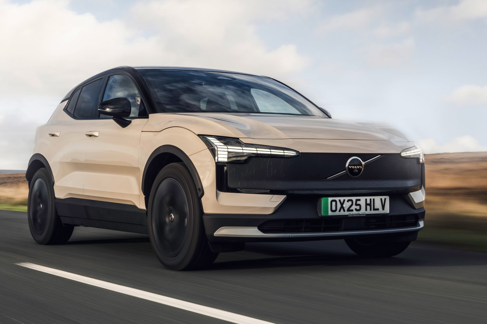 Volvo EX30 Cross Country - front, driving