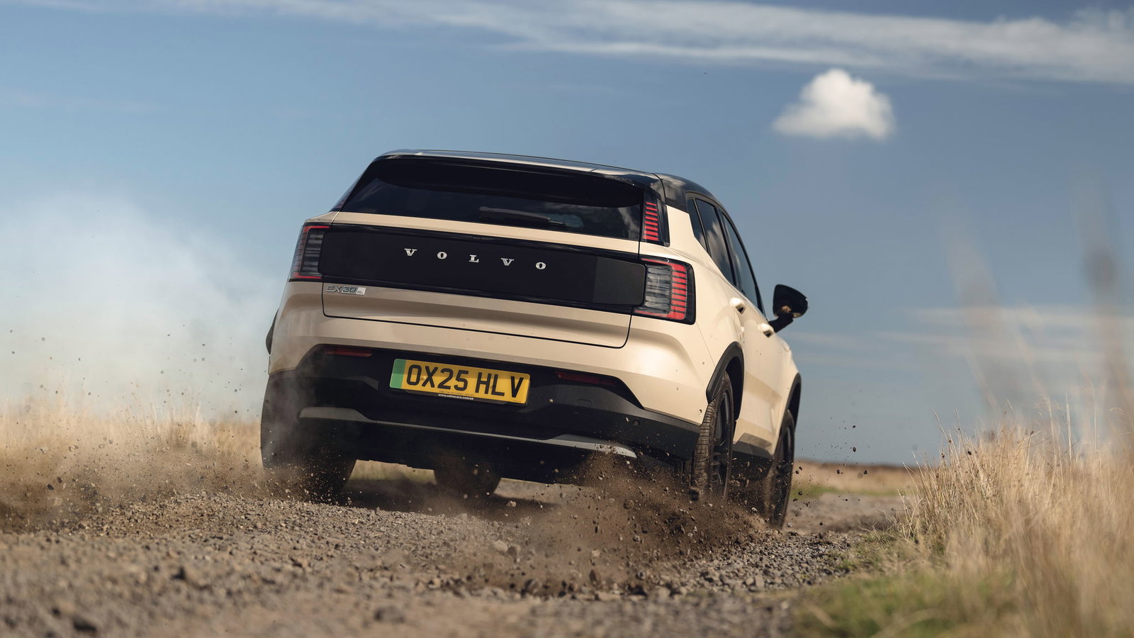 Volvo EX30 Cross Country - rear, driving