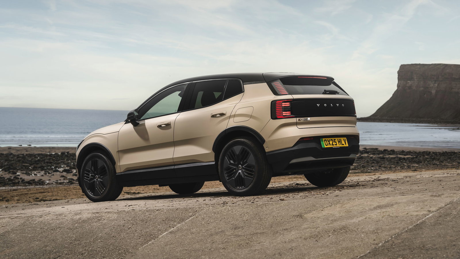 Volvo EX30 Cross Country - rear, static