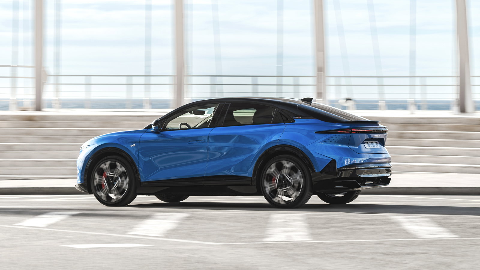 Alpine A390 GT - side, driving
