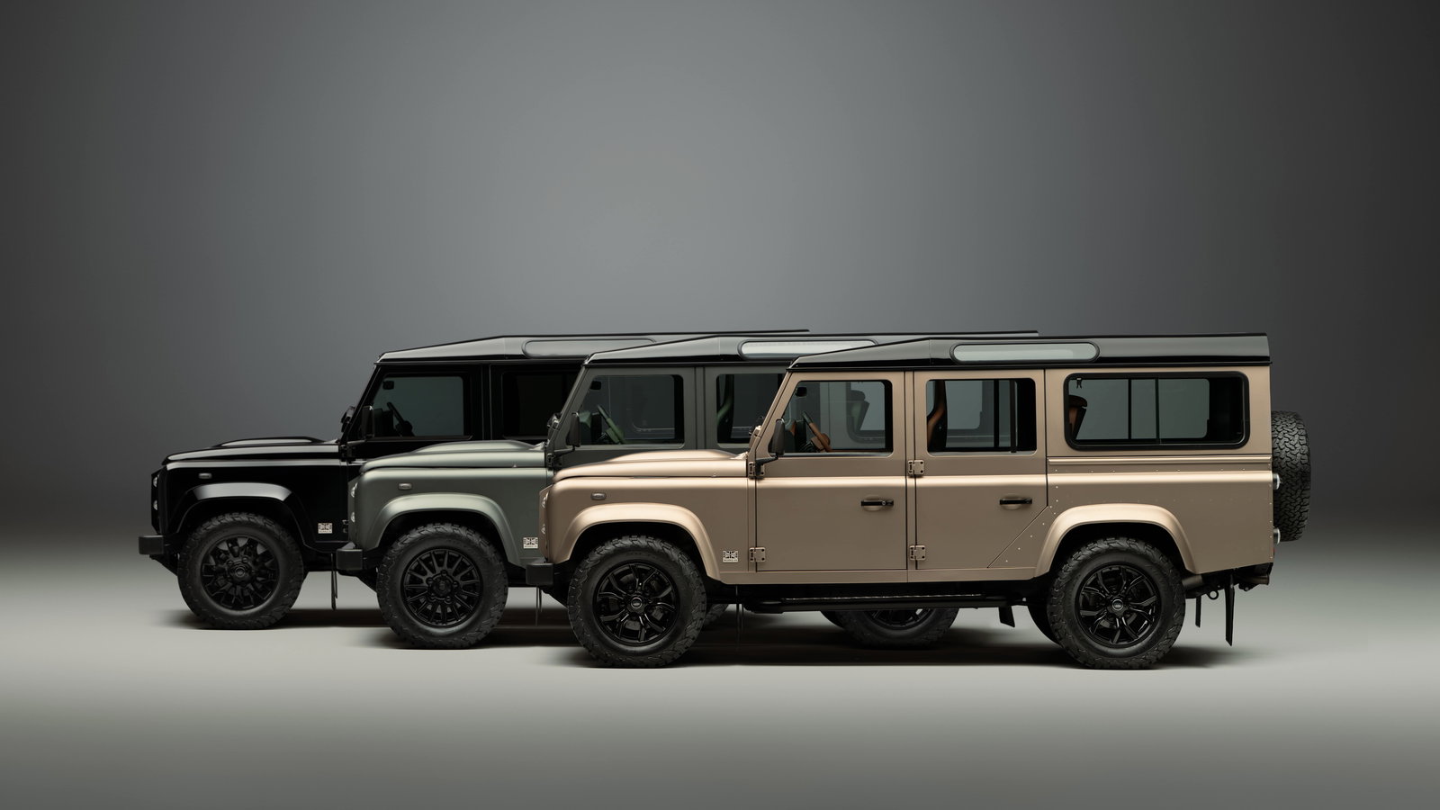 Land Rover Defender Classic V8s in Octa colours