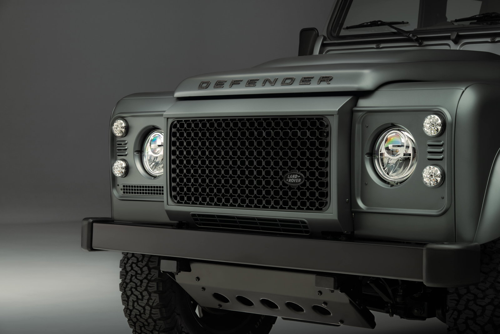 Land Rover Defender Classic V8 in Faroe Green