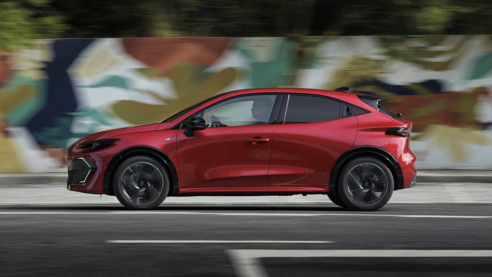 Renault Clio Mk6 - side, driving