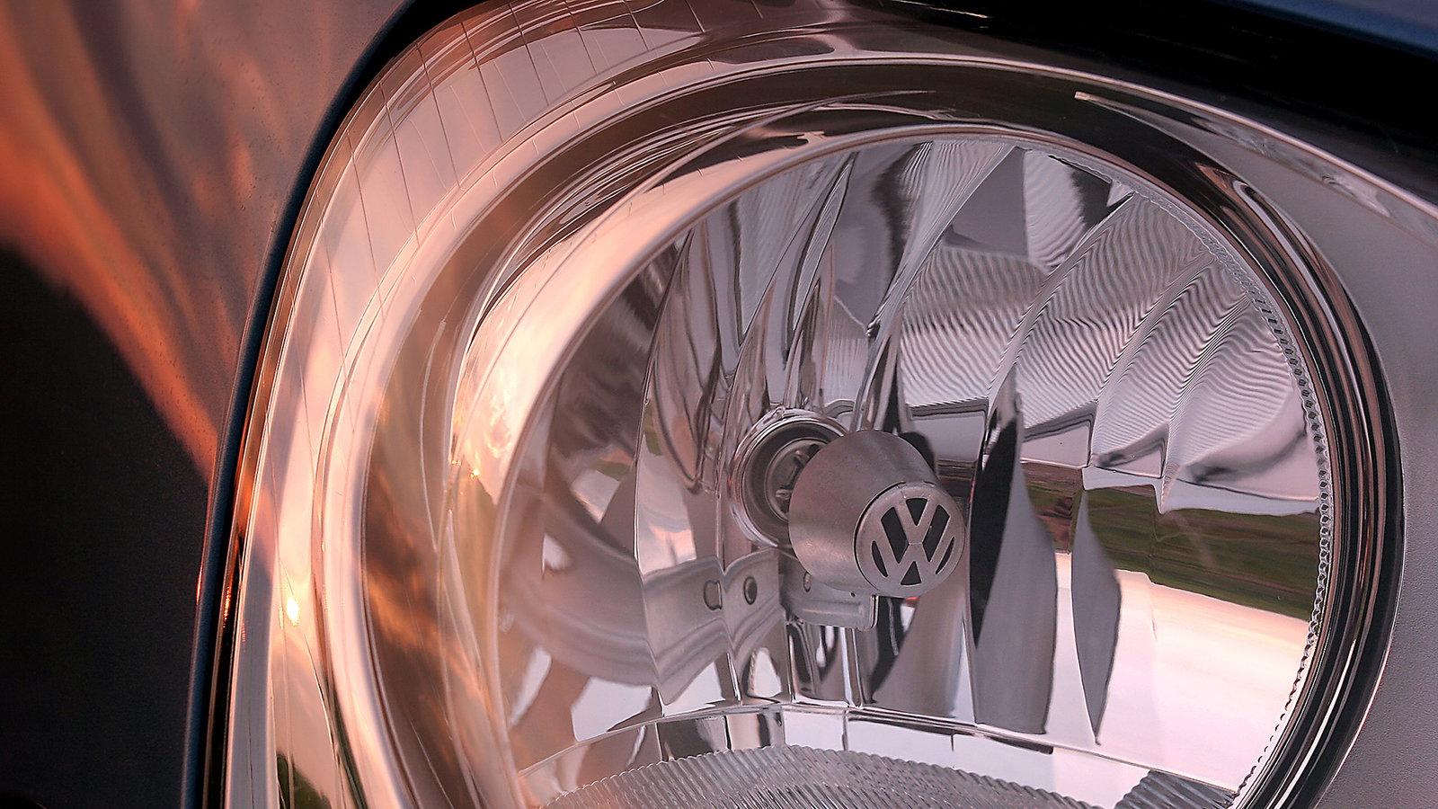 Updated Vauxhall Astra Goes Further, Gets More Lights