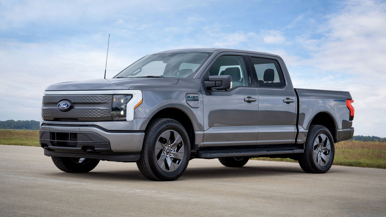 Ford F-150 Lightning - front
