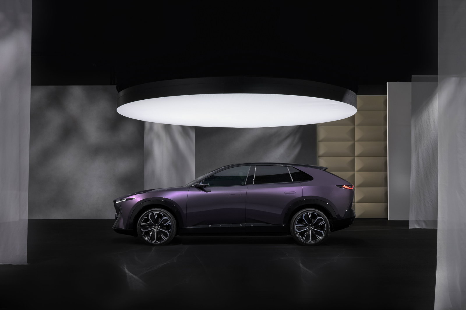 The Mazda CX-6e - exterior