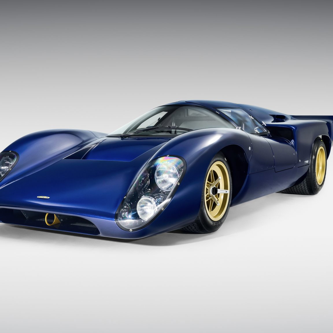 Lola T70S - front