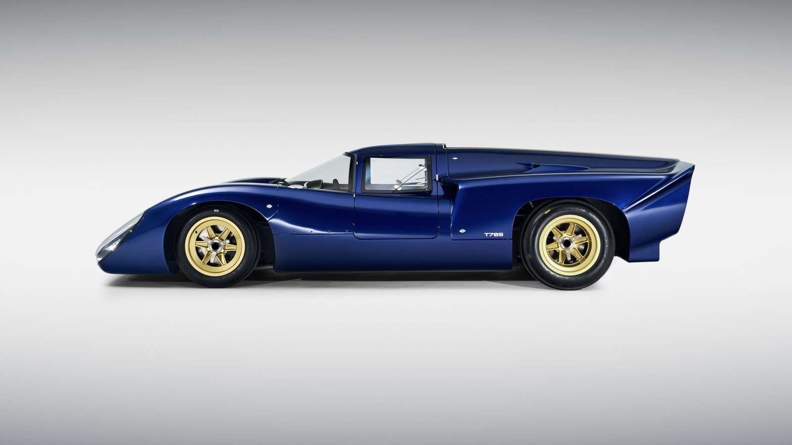 Lola T70S - side