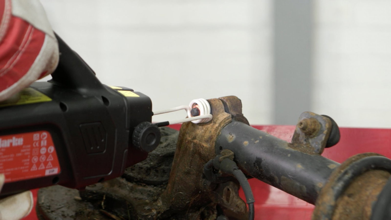 The Clarke IT1500 Induction Heating Kit is a Seized Bolt’s Worst Nightmare