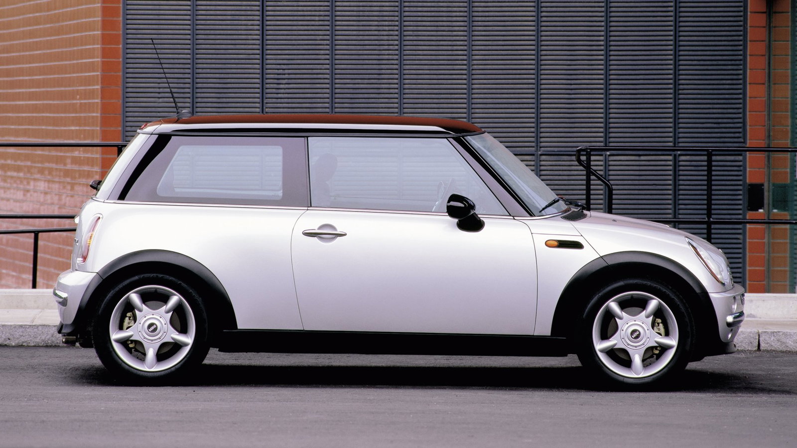 Mini Cooper (R50) - side