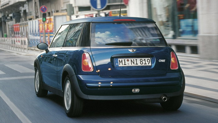 The Modern Mini is now Officially a Classic Itself | CarThrottle