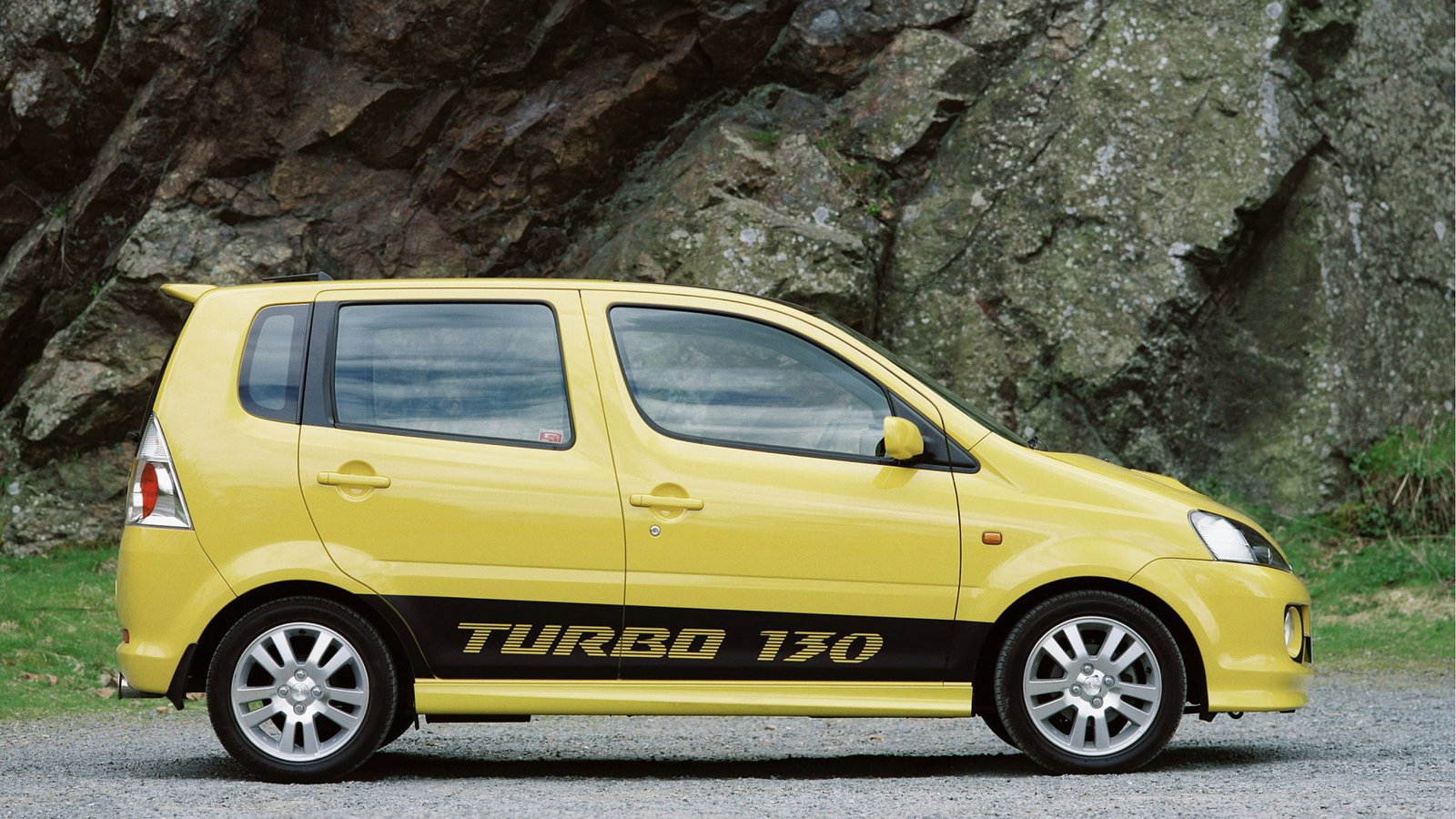Daihatsu YRV Turbo 130 - side