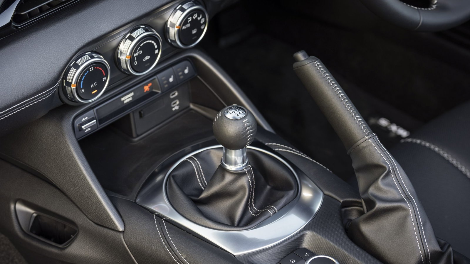 Mazda MX-5 manual gear knob