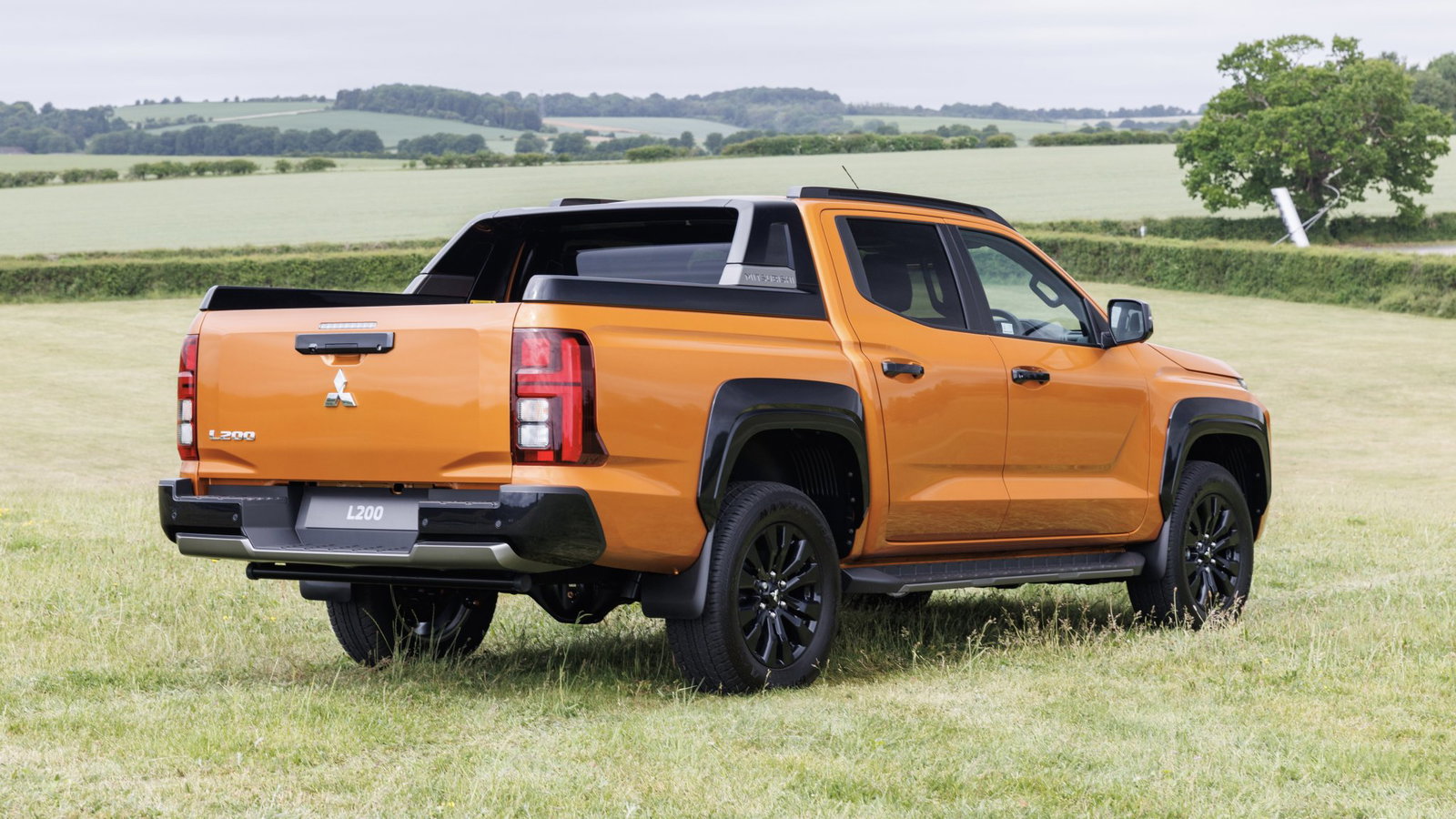 2026 Mitsubishi L200 - rear, static