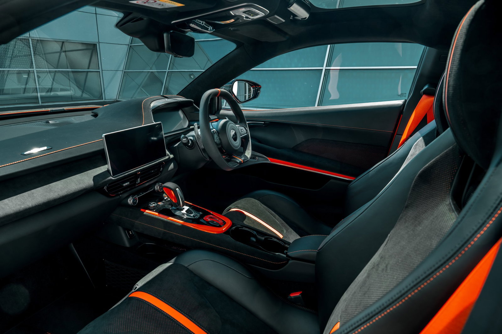 Lotus Emira 420 Sport - interior