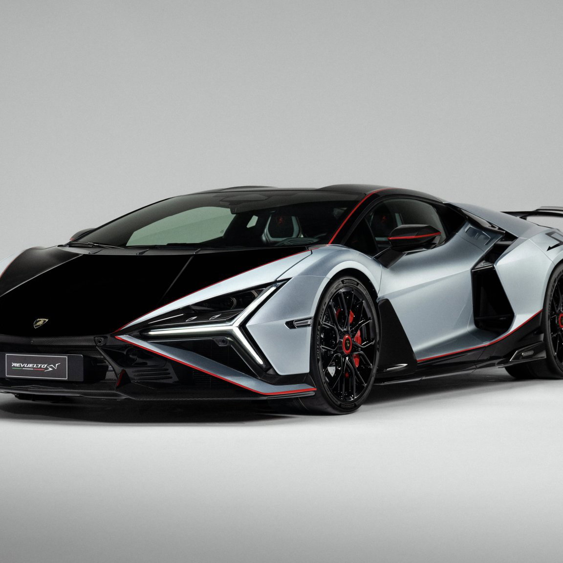 Lamborghini Revuelto SV - front