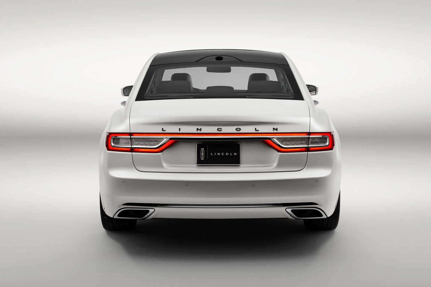 The 2017 Lincoln Continental Is A 400bhp Luxobarge With Bonkers Door Handles