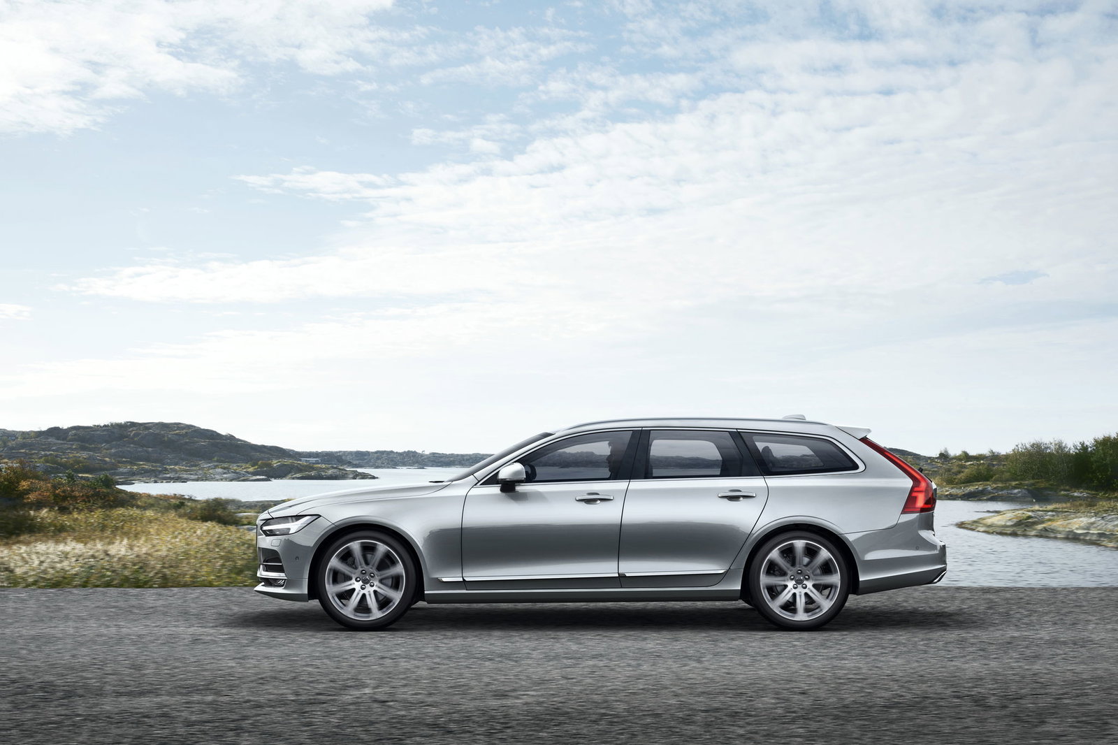 What's Faster In A Straight Line: Jeep Grand Cherokee SRT, BMW X5 M Or Porsche Cayenne Turbo S?