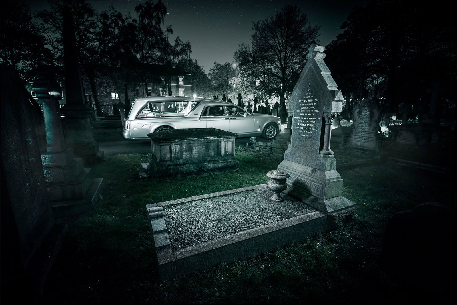 The World's First Rolls-Royce Phantom Hearse Is Equal Parts Spooky And Awesome