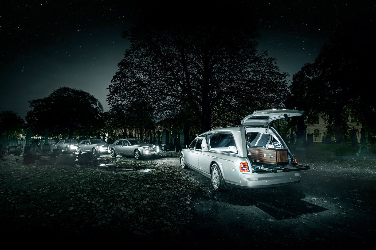 The World's First Rolls-Royce Phantom Hearse Is Equal Parts Spooky And Awesome
