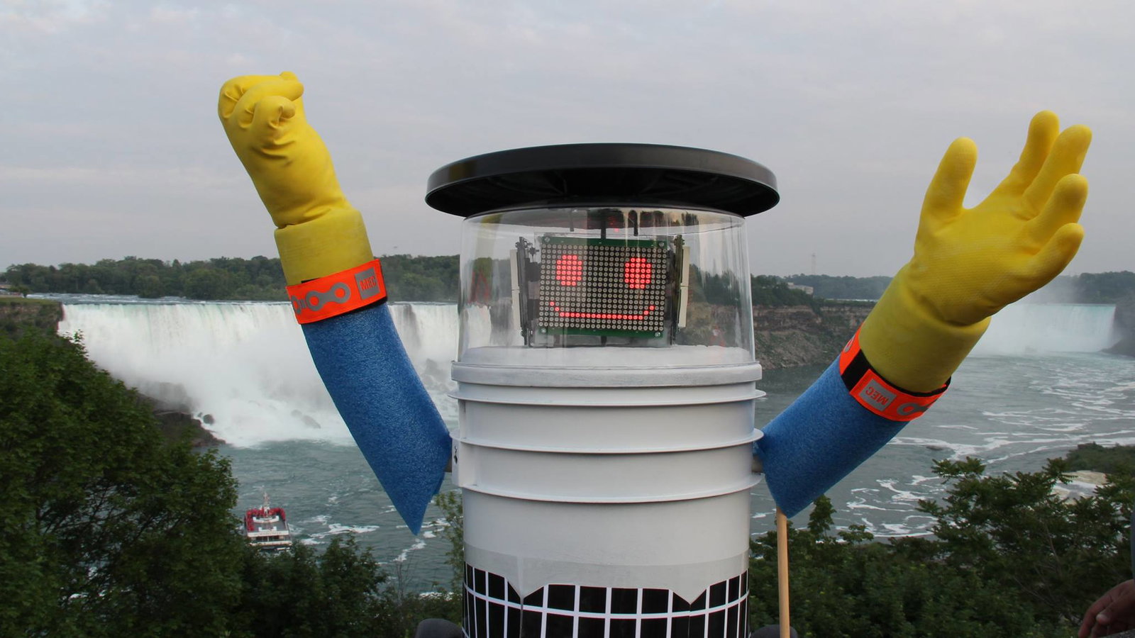 A Helpless Canadian Hitchhiking Robot Lasted Two Weeks In The US Before Getting Decapitated