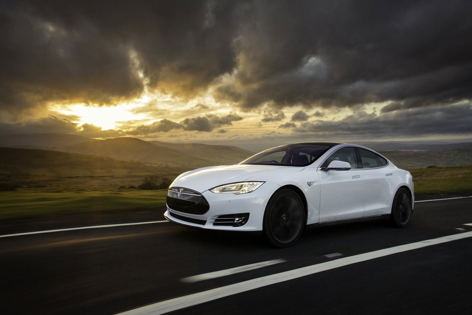 Why The Nissan Leaf Will Make You Want To Work Harder To Buy A Tesla