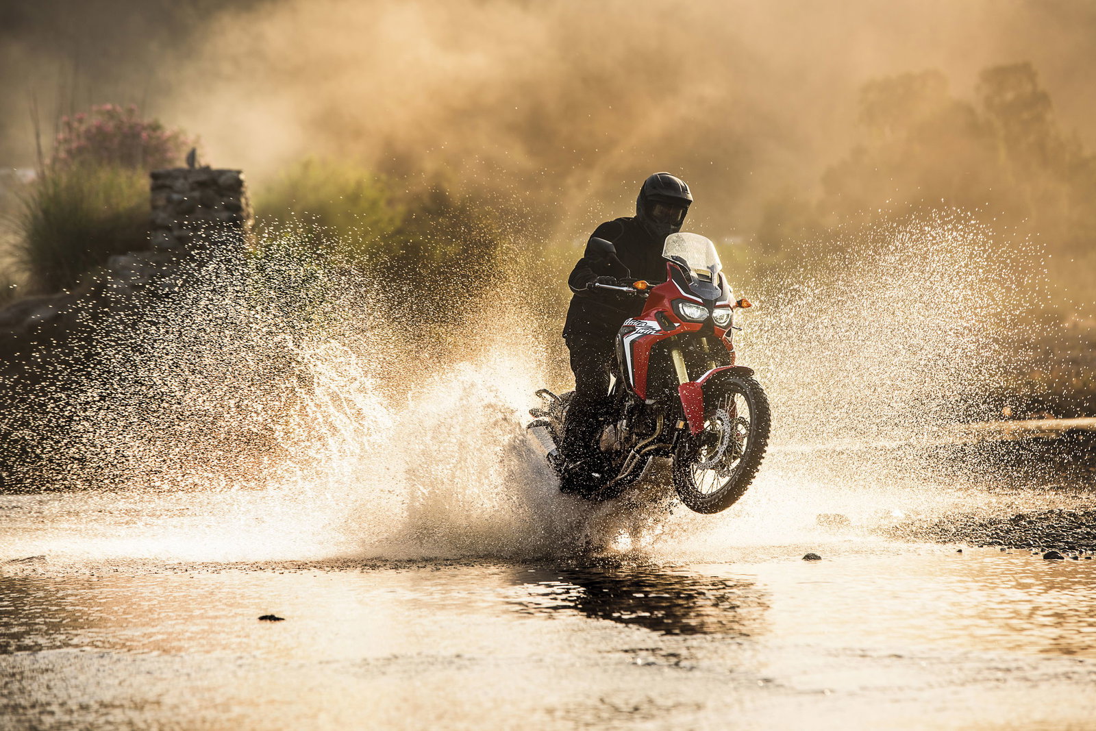 Suggested by Edwin Klinkenberg - CT's opinion: The new CRF1000L Africa Twin will make Dakar enthusiasts go weak at the knees, us included. 