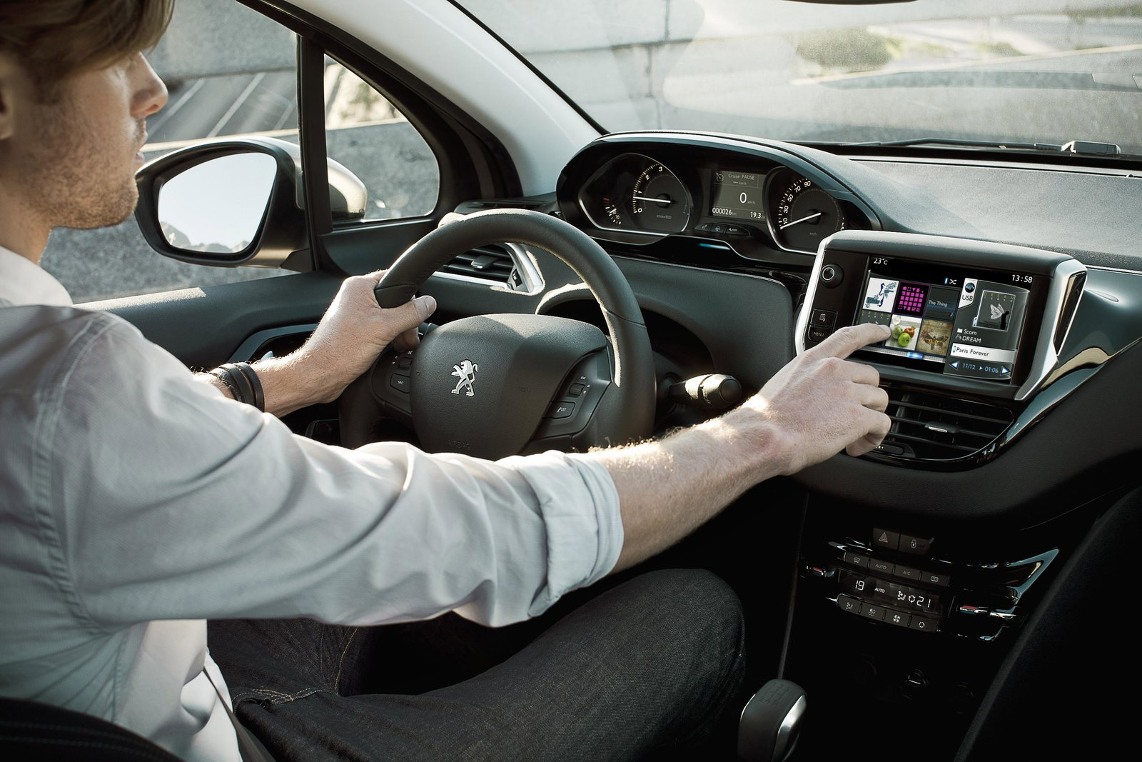 5 Reasons Why In-Car Media Systems Infuriate Me
