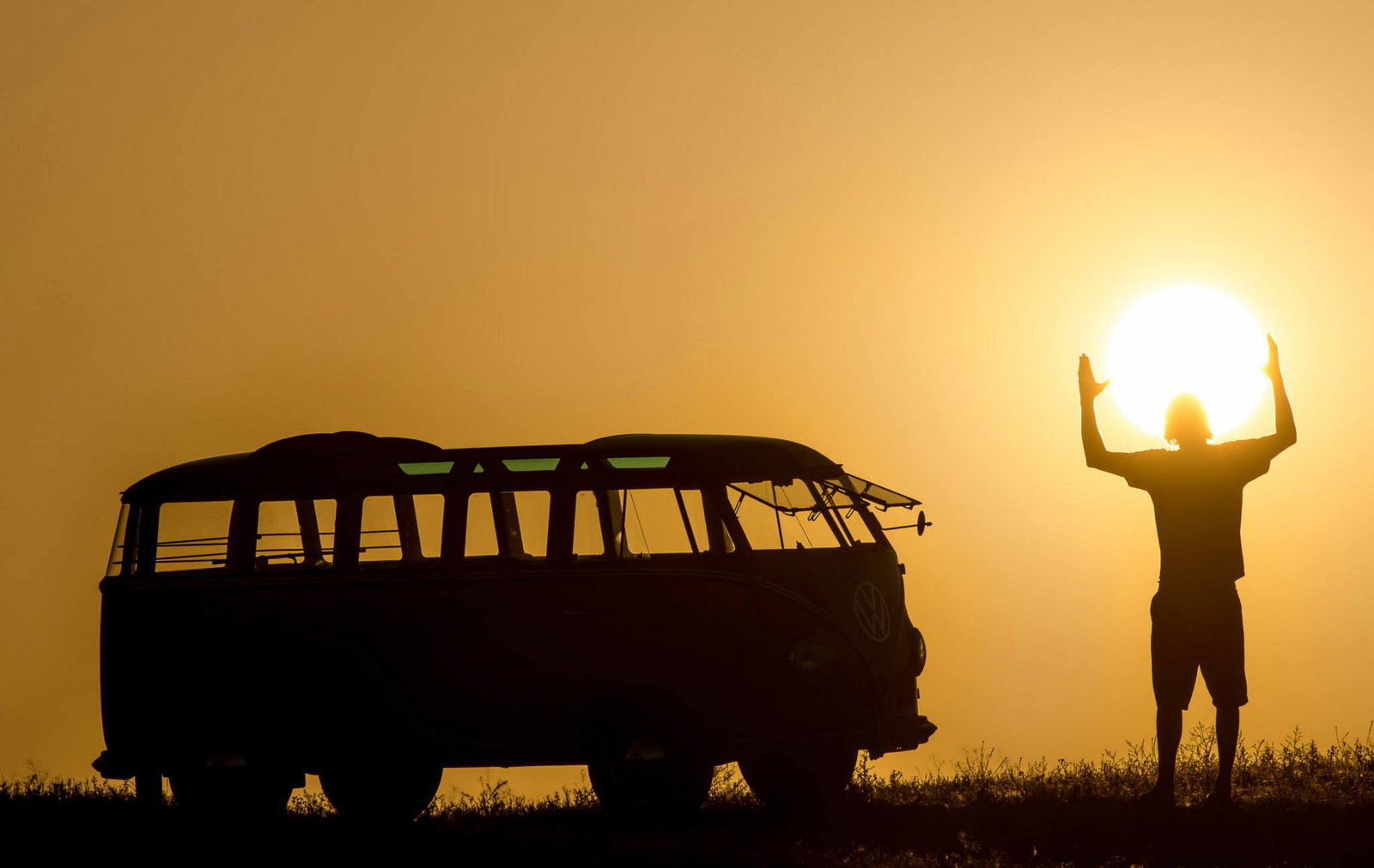 Speeding Motorist Panics When He Sees The Cops, Loses Control And Lands On Top Of The Cop Car 