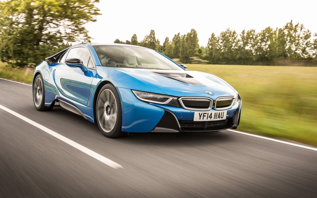 This Bellowing Vauxhall VXR8 Has One Hell Of A V8 Exhaust Roar