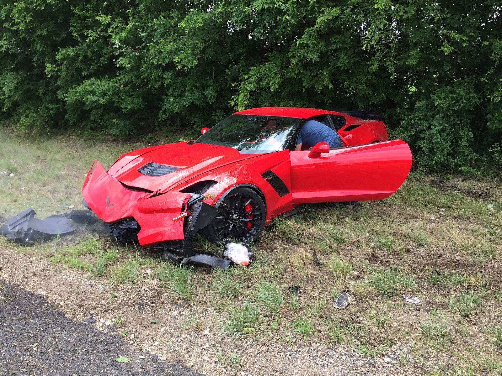 UPDATE: Inexperienced C7 Corvette Z06 Driver Crashes His Pride And Joy Into A Tree
