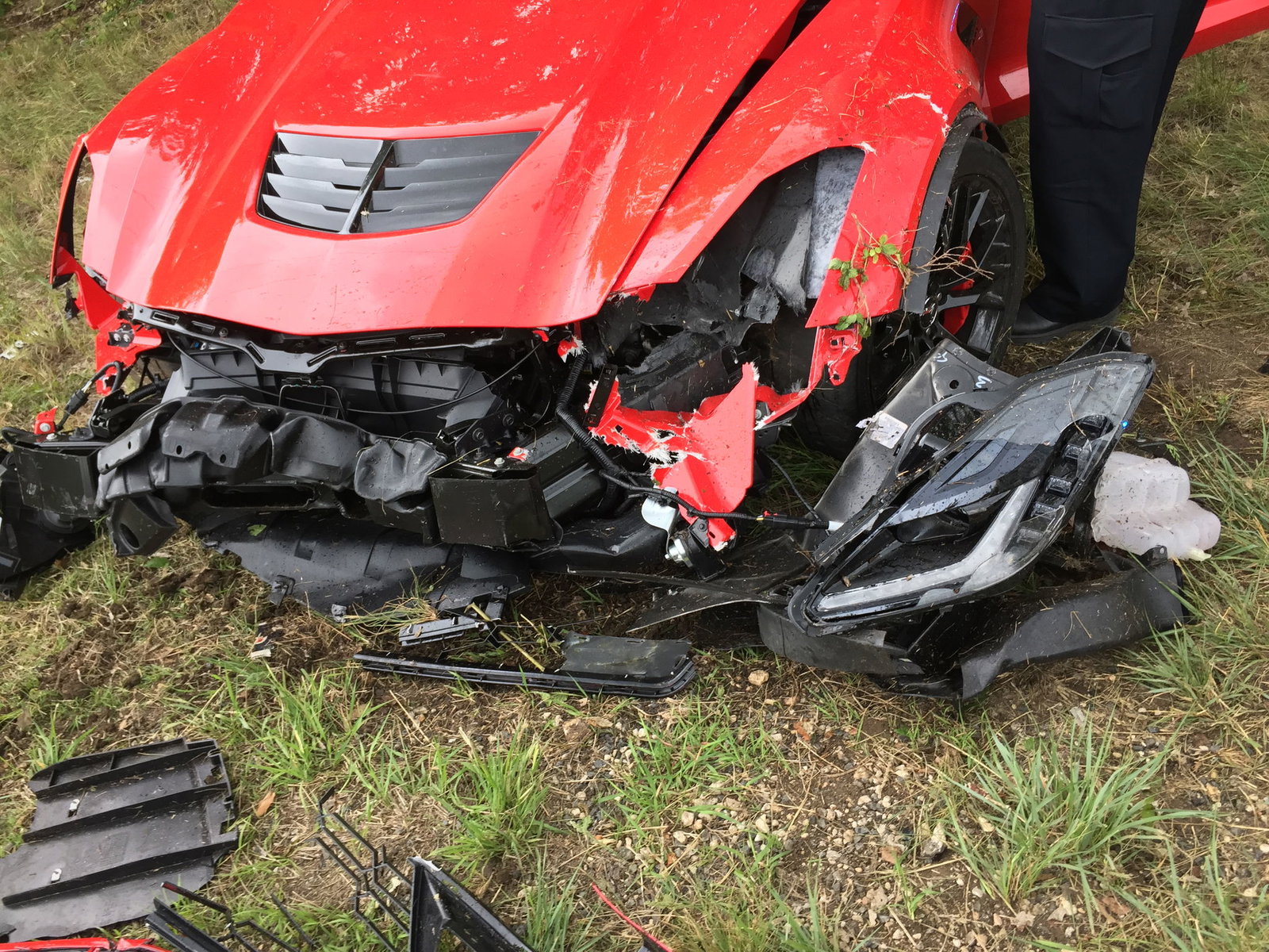 UPDATE: Inexperienced C7 Corvette Z06 Driver Crashes His Pride And Joy Into A Tree