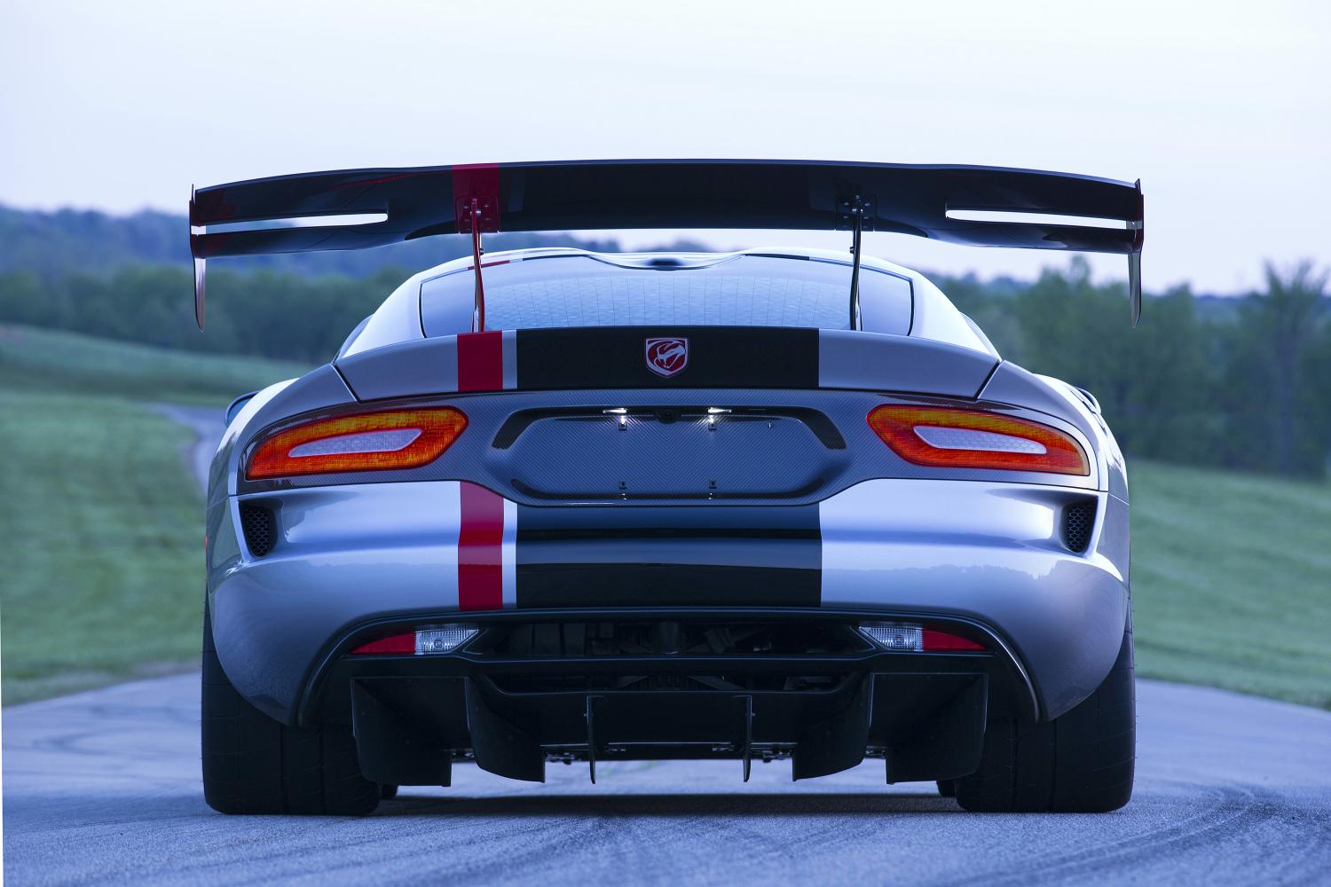 The New Dodge Viper ACR Is The Ultimate 'Murican Street Legal Road Racer 