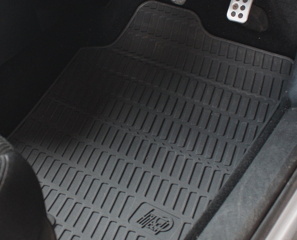 7 Ways To Keep Your Car Clean Through Winter