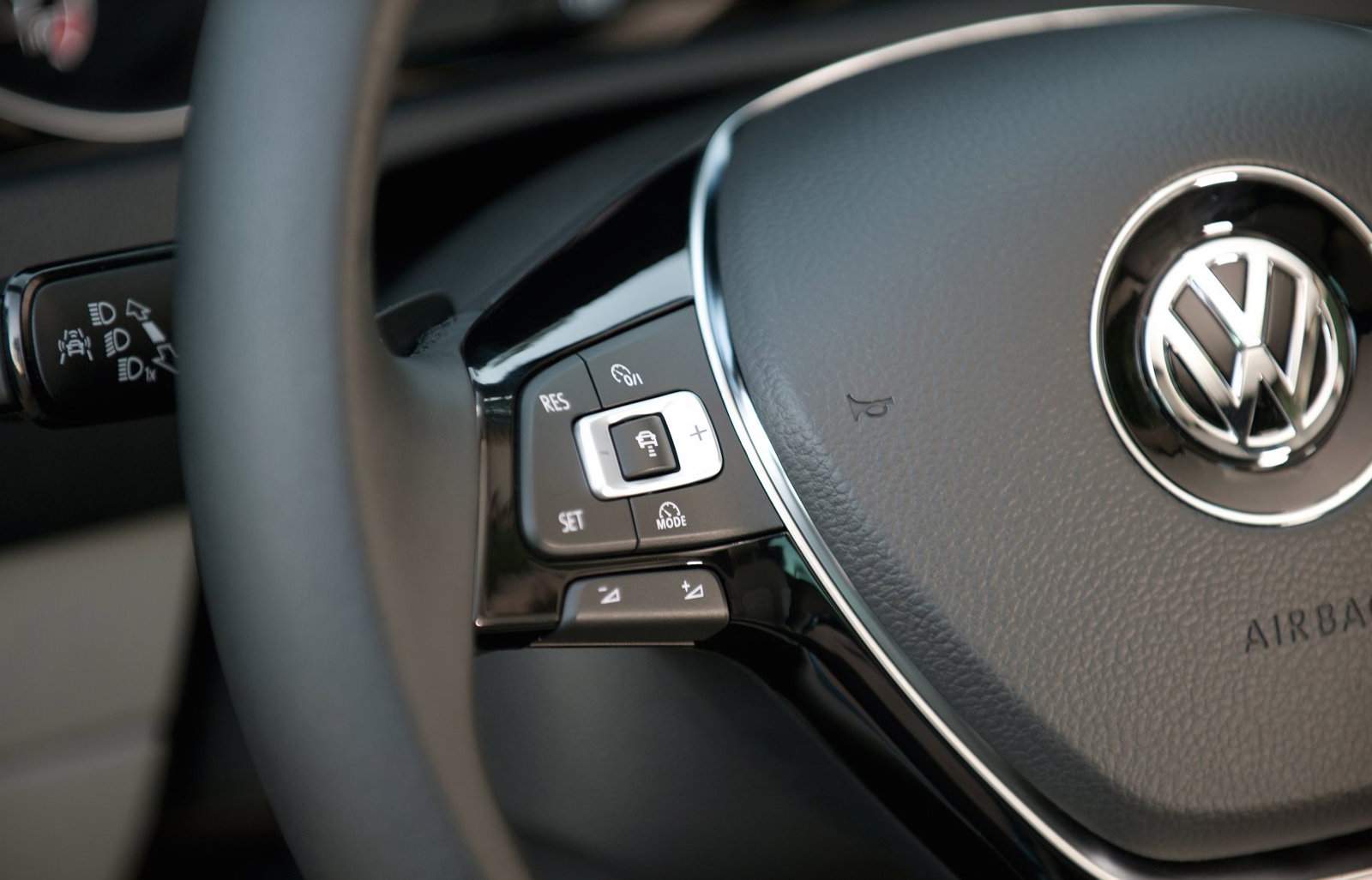 8 Things You Need To Know About The Surprisingly Un-Ugly New Porsche Panamera