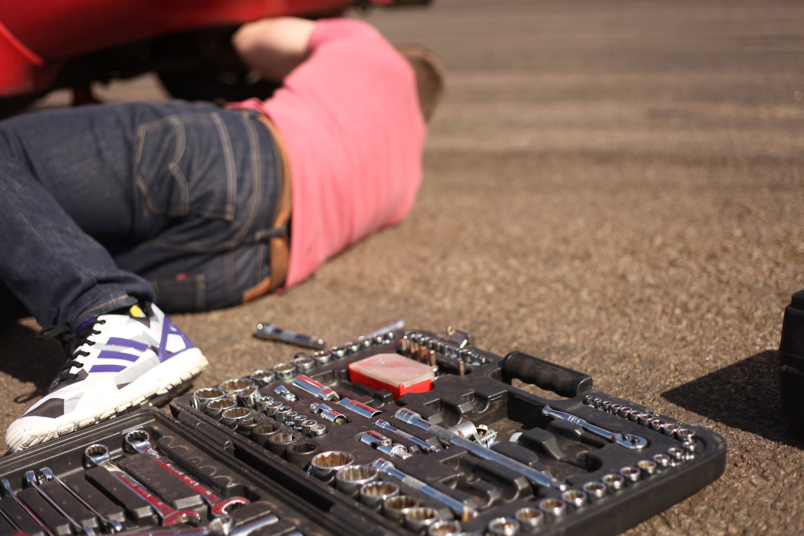 Meanwhile, I jack up Phil to swap out the wheels for my original 'Daisies' - RIP old tyres 