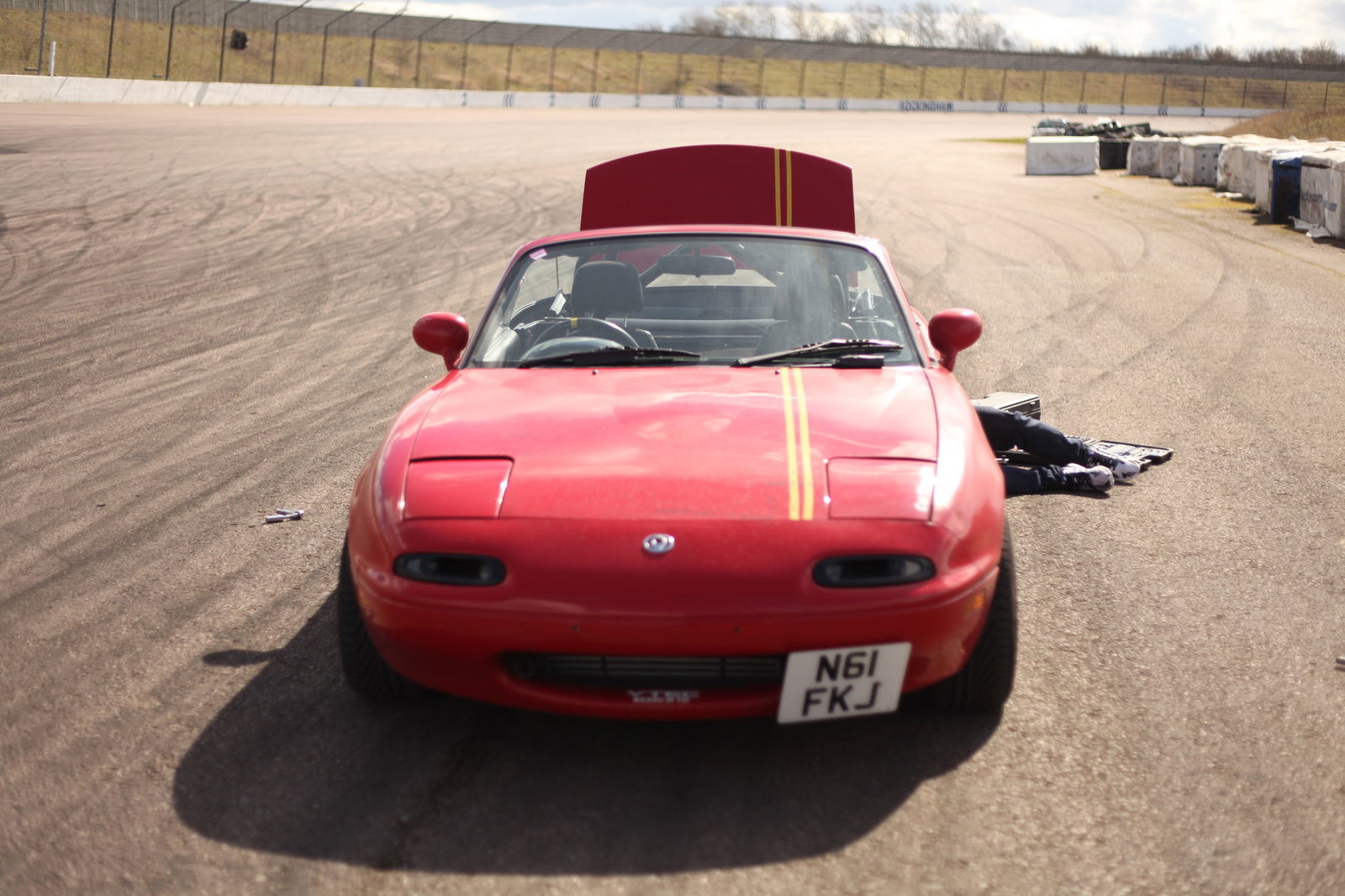 Phil has a nap to conserve energy for the onslaught of rev bouncing and tyre smoke 