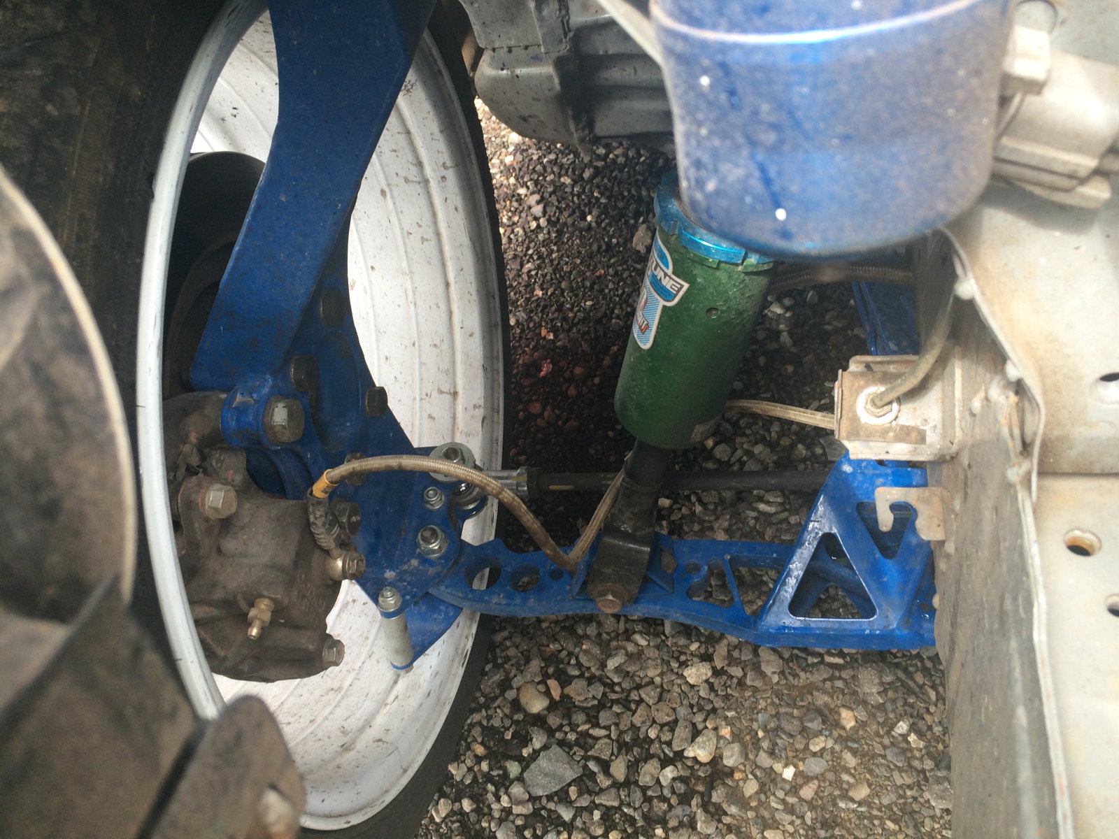 Wide angle steering kit used for opposite lock.