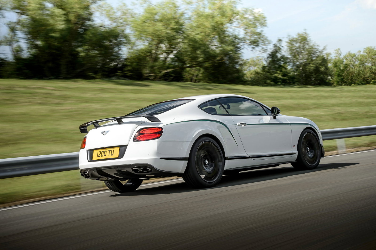 These Stunning Bentley Continental GT3-R Shots Will Add A Touch Of Class To Your Desktop