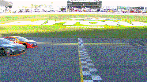 24 Crazy Nascar Gifs That Will Have You On The Edge Of Your Seat