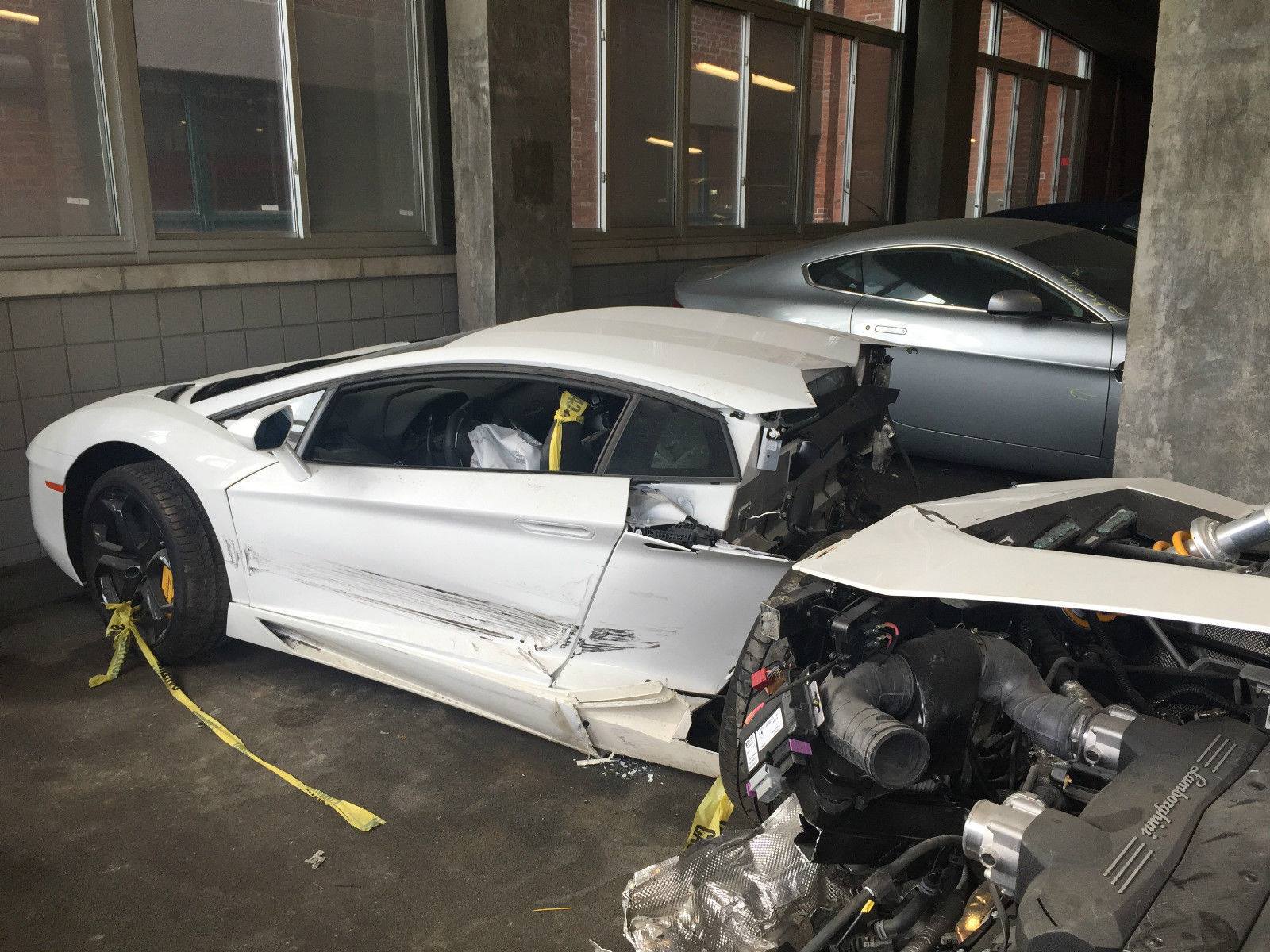 $125,000 For This Lamborghini Would Be A Bargain If It Wasn't Snapped In Half