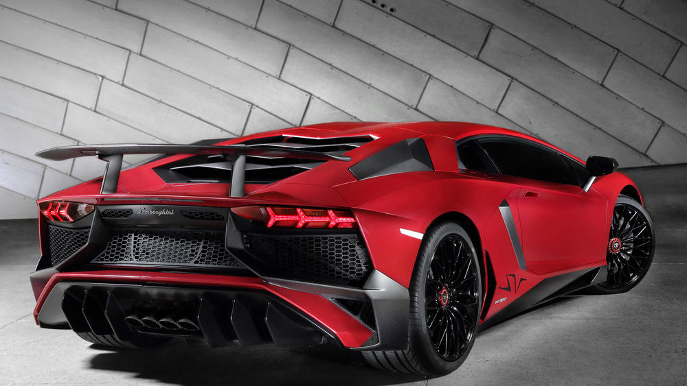 The Lamborghini Aventador SV Is 740bhp Of Lightweight Raging Bull