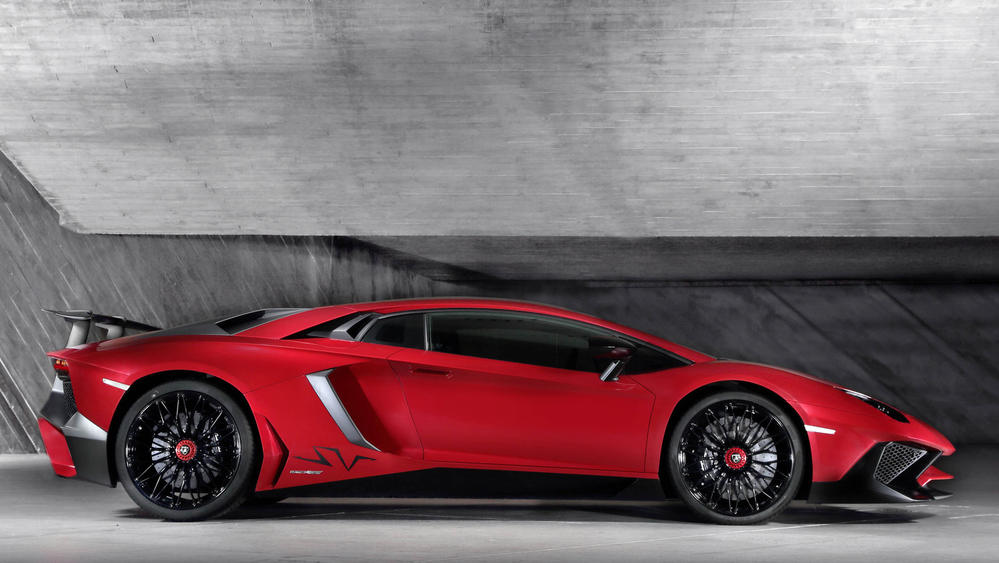 The Lamborghini Aventador SV Is 740bhp Of Lightweight Raging Bull