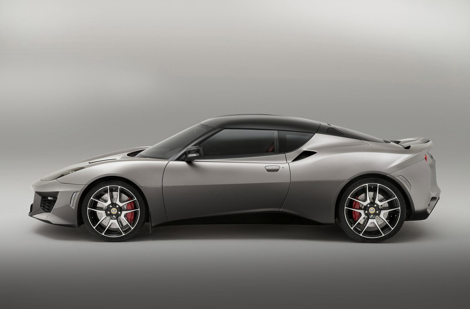 The Lotus Evora 400 Is A 186mph Cayman GT4-Fighting Road Rocket
