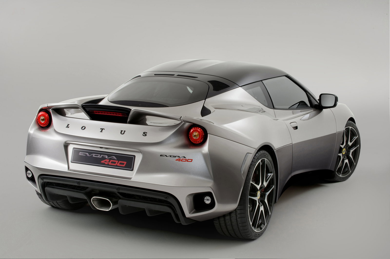 The Lotus Evora 400 Is A 186mph Cayman GT4-Fighting Road Rocket