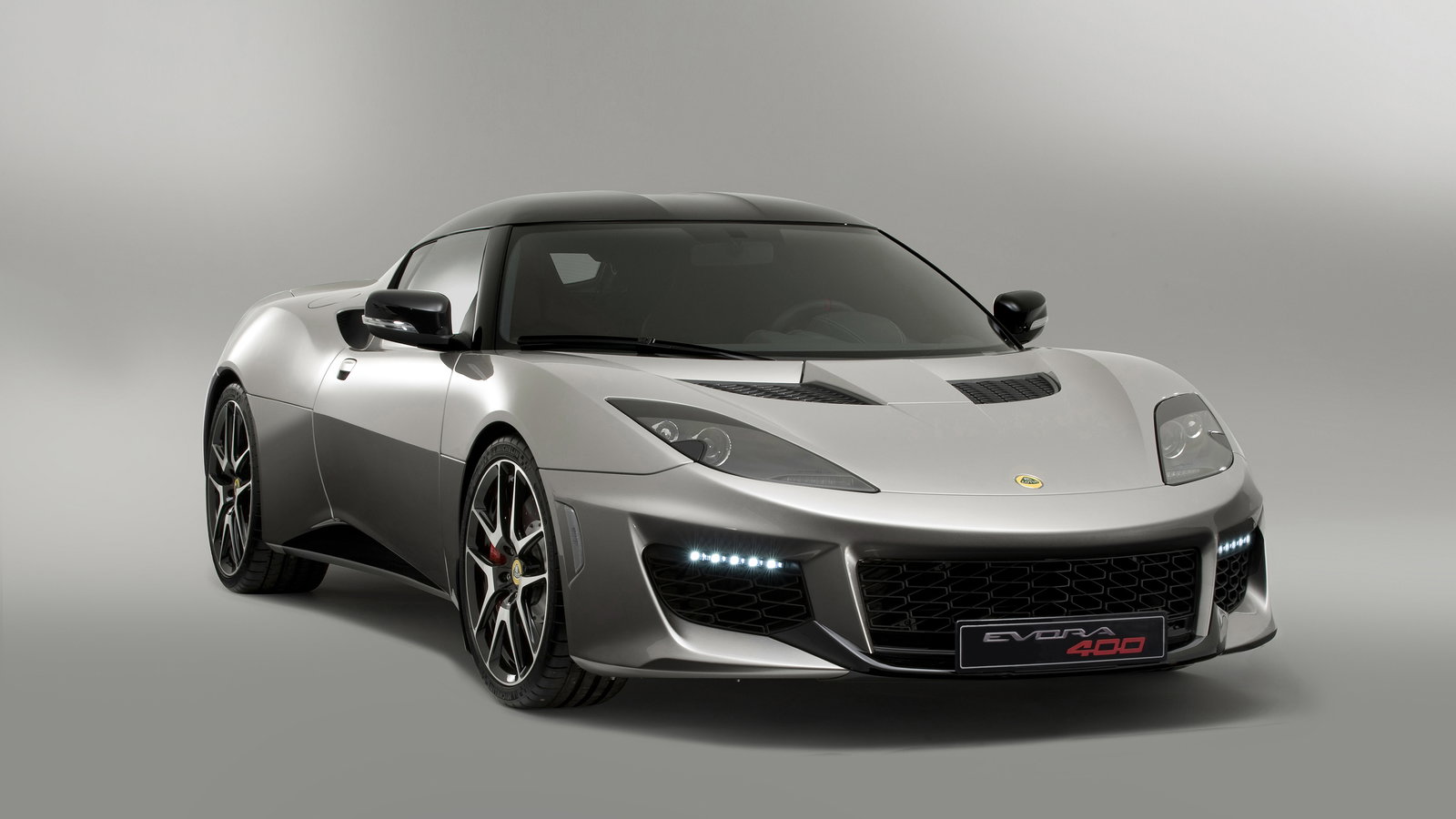 The Lotus Evora 400 Is A 186mph Cayman GT4-Fighting Road Rocket
