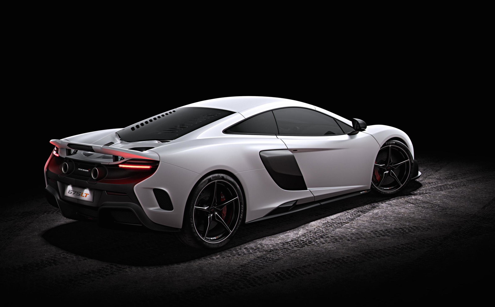 The 666bhp McLaren 675LT Will Do 0-62mph In A Neck-Snapping 2.9sec