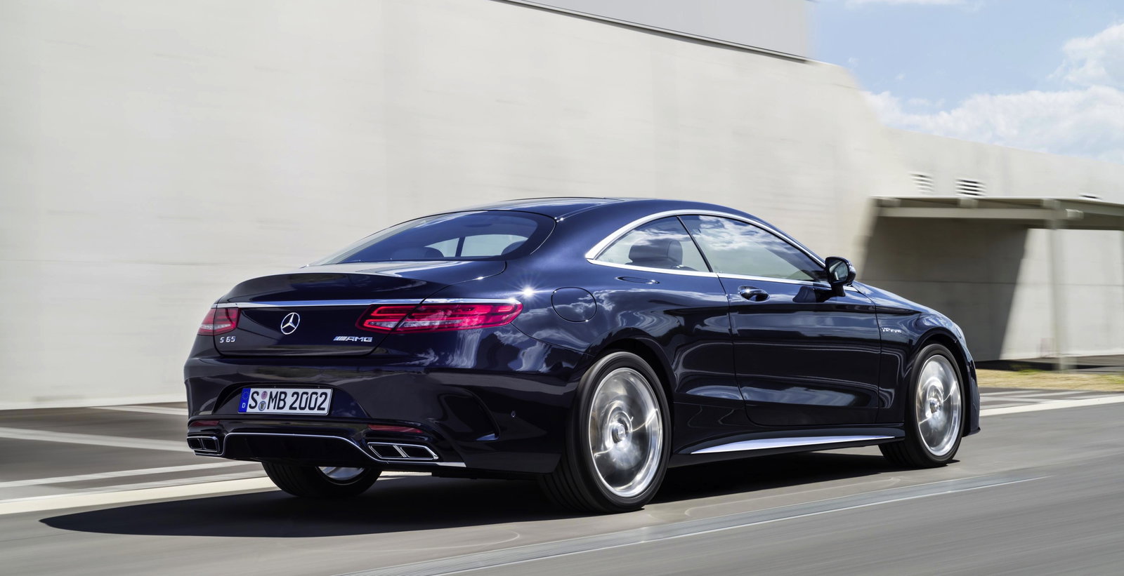 The 621bhp V12 Mercedes S65 AMG Is The Classiest Way To Experience Face Contorting Acceleration 