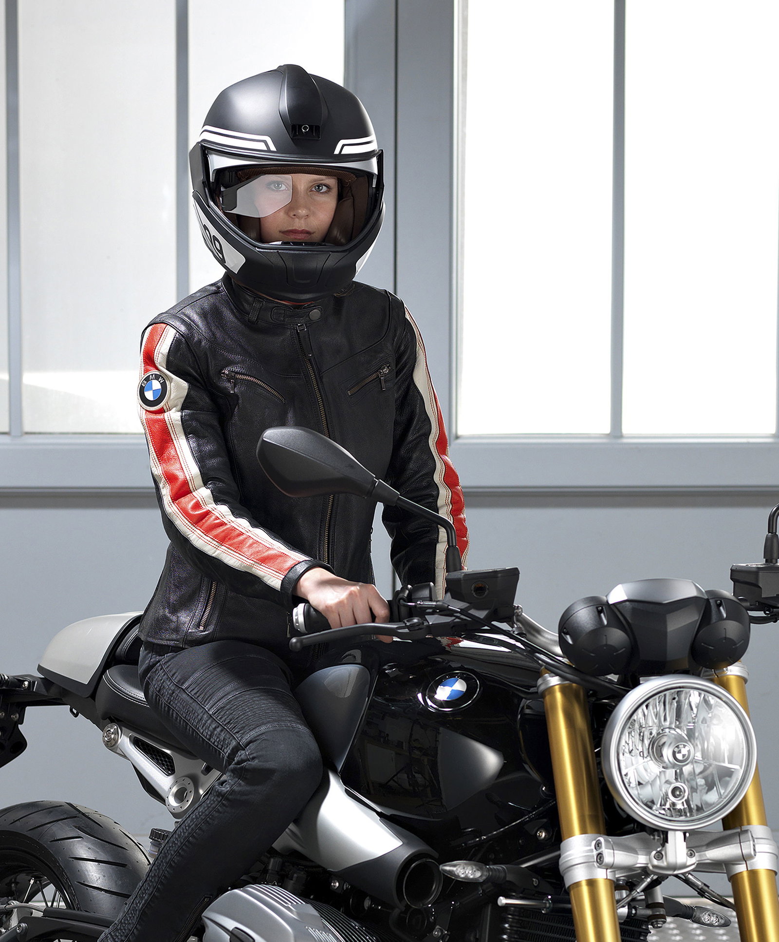  BMW Debuts Incredible Life Saving ‘Smart’ Bike Tech